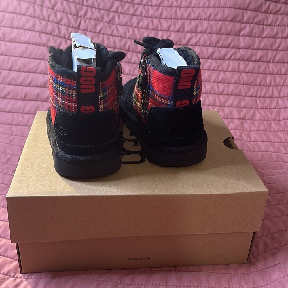 Boy uggs - Picture 4 of 4